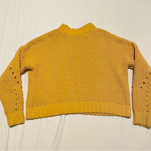 Hollister Chunky Cropped Yellow Sweater Womens Size Large - Picture 10 of 16